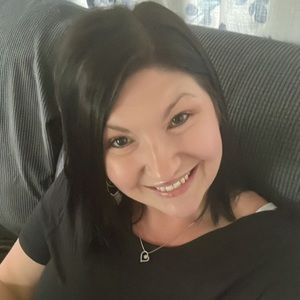 Meet your Posher, Adrianne